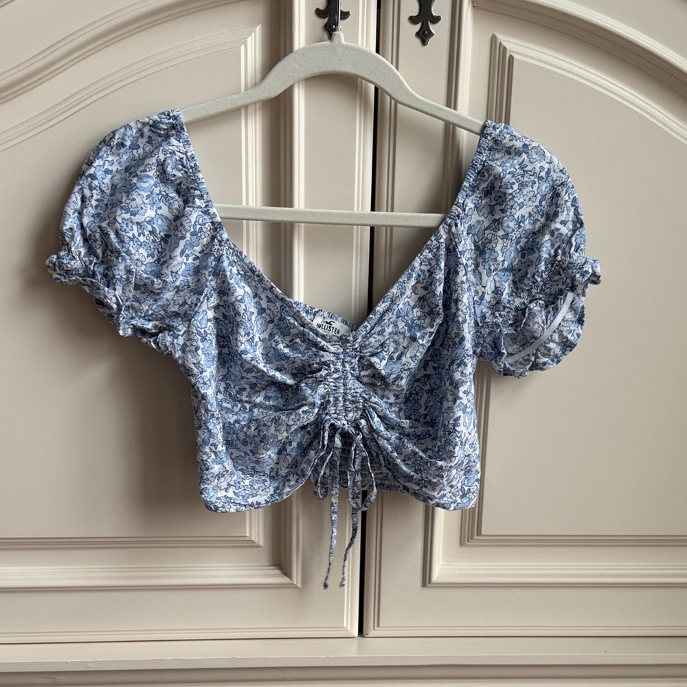 Hollister Blue Floral Ruched Crop Top